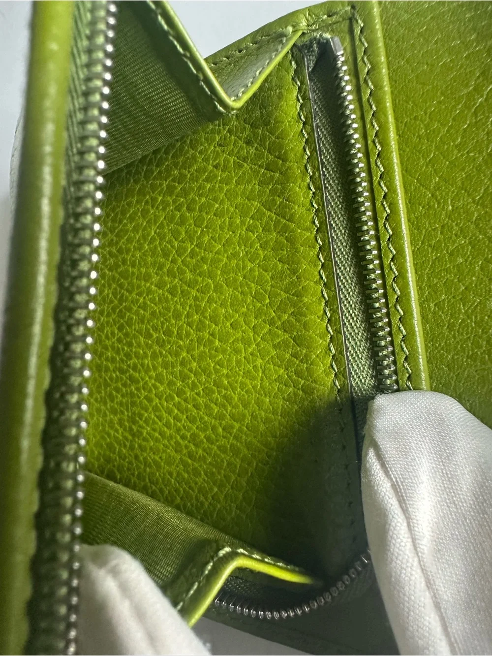 Authentic Gucci GG Marmont Lime Green Pebbled Leather Compact Wallet
